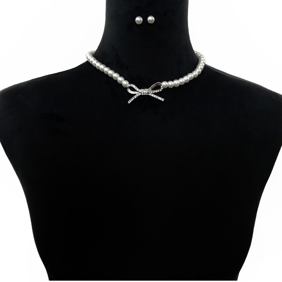 Pearl with Rhinestone Bow Necklace Earrings Set - Picture 3 of 3